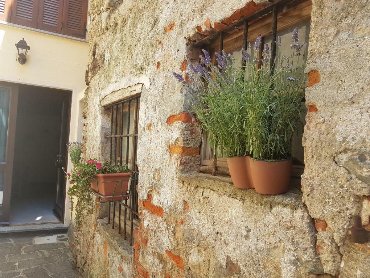 Brovello-CarpugninoA Casa Di Soleアパートメント エクステリア 写真